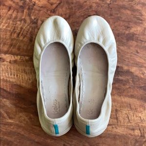 Tieks Cream Flats Size 9